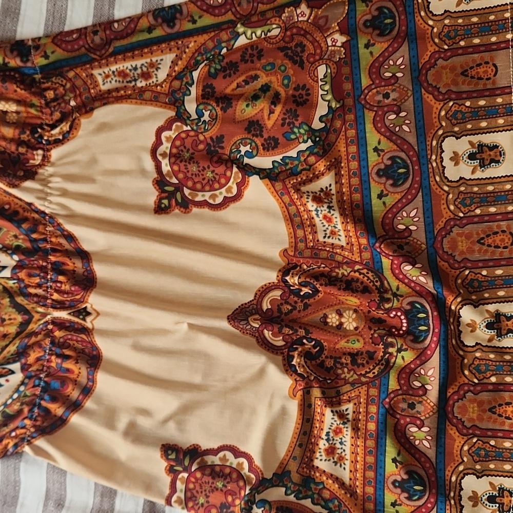 5th Culture One-Shoulder Paisley Shirt in Cream and Brown - Picture 4 of 4